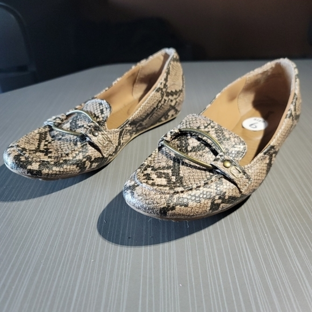 Baretraps Kellye Snake‎ Reptile Print Vegan Loafers Slip On Womens Size 6 EUC